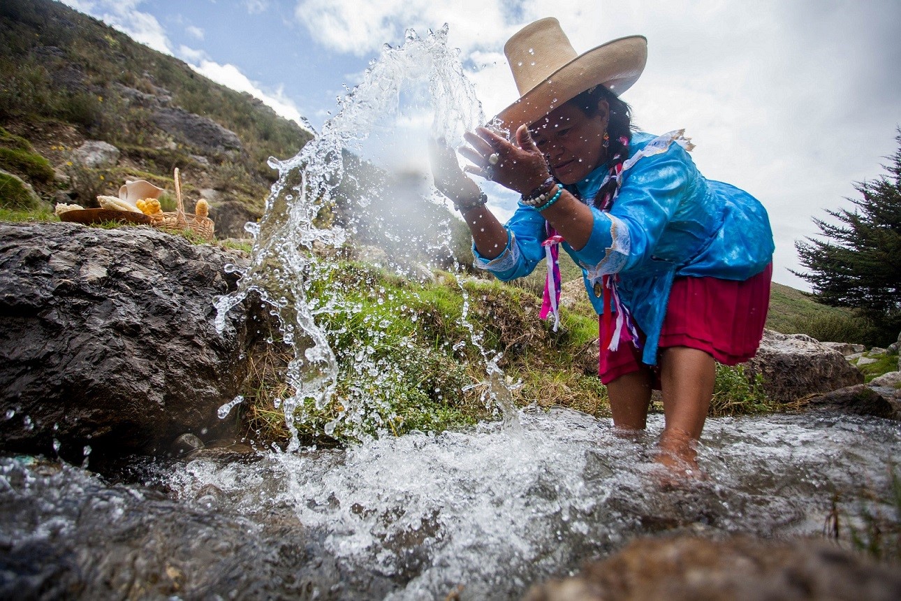 El impacto de las industrias extractivas en las mujeres